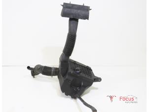 Używane Obudowa filtra powietrza Seat Ibiza IV (6J5) 1.2 TDI Ecomotive Cena € 5,00 Procedura marży oferowane przez Focus Automotive