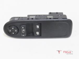 Usados Interruptor combinado de ventanillas Citroen C3 (SC) 1.6 BlueHDI 75 Precio € 25,00 Norma de margen ofrecido por Focus Automotive