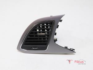 Usagé Aerateur tableau de bord Seat Leon (5FB) 1.0 TSI 12V Prix € 25,00 Règlement à la marge proposé par Focus Automotive