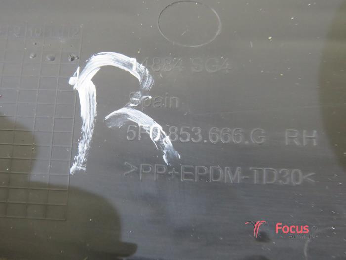 Abdeckplatte Nebelscheinwerfer rechts van een Seat Leon (5FB) 1.0 TSI 12V 2017