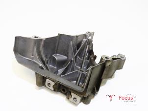 Używane Wspornik silnika Audi A3 (8V1/8VK) 1.2 TFSI 16V Cena € 20,00 Procedura marży oferowane przez Focus Automotive