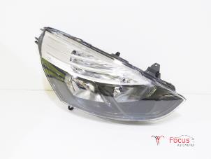 New Headlight, right Renault Clio IV (5R) 0.9 Energy TCE 90 12V Price € 199,65 Inclusive VAT offered by Focus Automotive