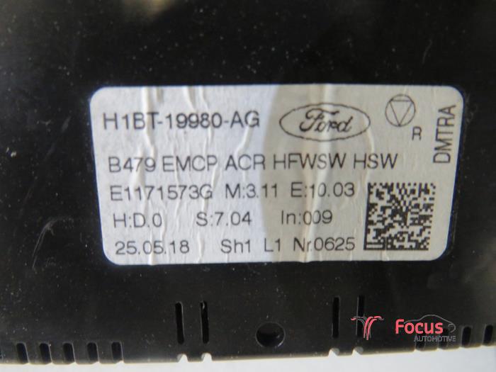 Panel de control de calefacción de un Ford Fiesta 7 1.1 Ti-VCT 12V 85 2018