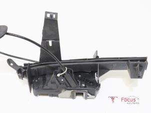 Używane Mechanizm blokady drzwi lewych przednich wersja 4-drzwiowa Ford Fiesta 7 1.1 Ti-VCT 12V 85 Cena € 65,00 Procedura marży oferowane przez Focus Automotive