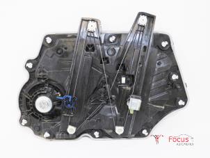 Używane Mechanizm szyby lewej przedniej wersja 4-drzwiowa Ford Fiesta 7 1.1 Ti-VCT 12V 85 Cena € 50,00 Procedura marży oferowane przez Focus Automotive