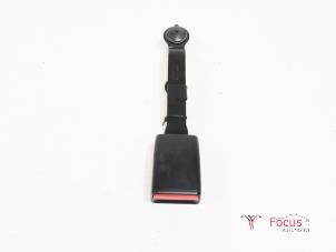 Used Front seatbelt buckle, left Renault Clio IV (5R) 1.2 16V Price € 14,95 Margin scheme offered by Focus Automotive