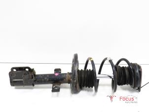 Used Front shock absorber rod, left Renault Clio IV (5R) 1.2 16V Price € 45,00 Margin scheme offered by Focus Automotive
