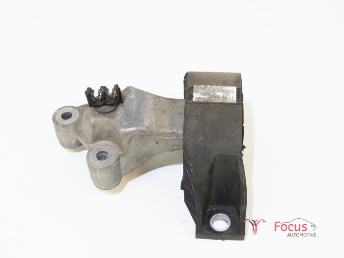 Usagé Support moteur Renault Clio IV (5R) 1.2 16V Prix € 14,99 Règlement à la marge proposé par Focus Automotive
