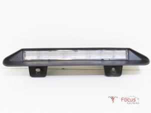 Używane Dodatkowe swiatlo stopu srodek Renault Twingo III (AH) 0.9 GT TCE 110 12V Cena € 20,00 Procedura marży oferowane przez Focus Automotive