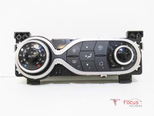 Usagé Panneau de commandes chauffage Renault Twingo III (AH) 0.9 GT TCE 110 12V Prix € 45,00 Règlement à la marge proposé par Focus Automotive