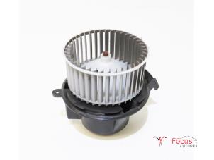 Usados Motor de ventilador de calefactor Renault Twingo III (AH) 0.9 GT TCE 110 12V Precio € 85,00 Norma de margen ofrecido por Focus Automotive