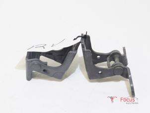 Used Front door hinge, right Renault Twingo III (AH) 0.9 GT TCE 110 12V Price € 20,00 Margin scheme offered by Focus Automotive