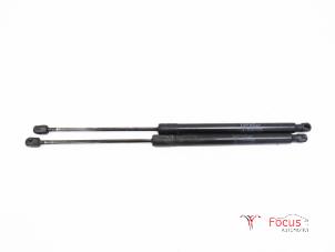 Used Set of tailgate gas struts Mercedes B (W245,242) 2.0 B-180 CDI 16V Price € 10,00 Margin scheme offered by Focus Automotive
