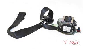 Used Front seatbelt, right Kia Cee'd (EDB5) 1.4 CVVT 16V Price € 75,00 Margin scheme offered by Focus Automotive