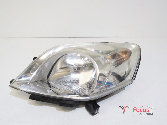 Używane Reflektor lewy Fiat Qubo 1.4 Cena € 39,95 Procedura marży oferowane przez Focus Automotive