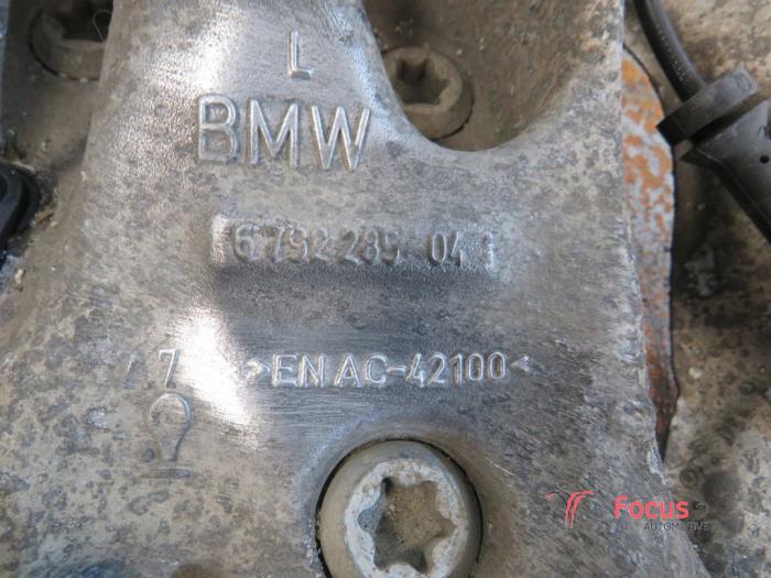 Achsschenkel links vorne van een BMW 1 serie (F20) 116i 1.6 16V 2012