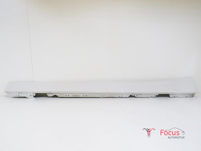 Begagnade Sidokjol, vänster BMW 1 serie (F20) 116i 1.6 16V Pris € 49,95 Marginaltabell erbjuds av Focus Automotive