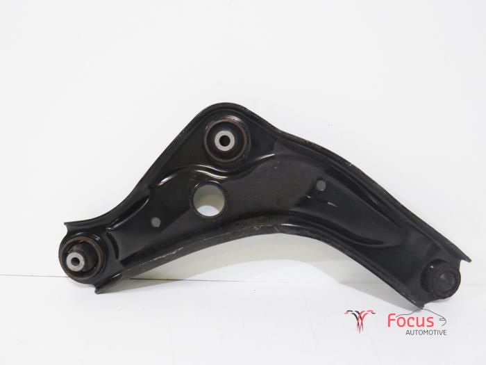 Front wishbone, left from a Nissan Qashqai (J11) 1.2 DIG-T 16V 2017