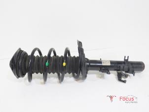 Used Front shock absorber rod, left Nissan Qashqai (J11) 1.2 DIG-T 16V Price € 150,00 Margin scheme offered by Focus Automotive