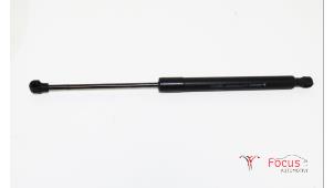 Used Bonnet gas strut, right Renault Clio IV Estate/Grandtour (7R) 0.9 Energy TCE 90 12V Price € 10,00 Margin scheme offered by Focus Automotive