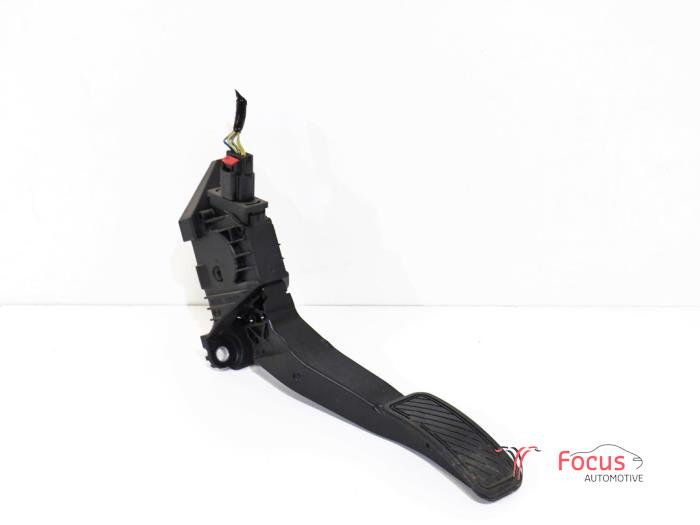 Sensor de posición de acelerador de un Ford Fiesta 7 1.0 EcoBoost 12V 100 2018