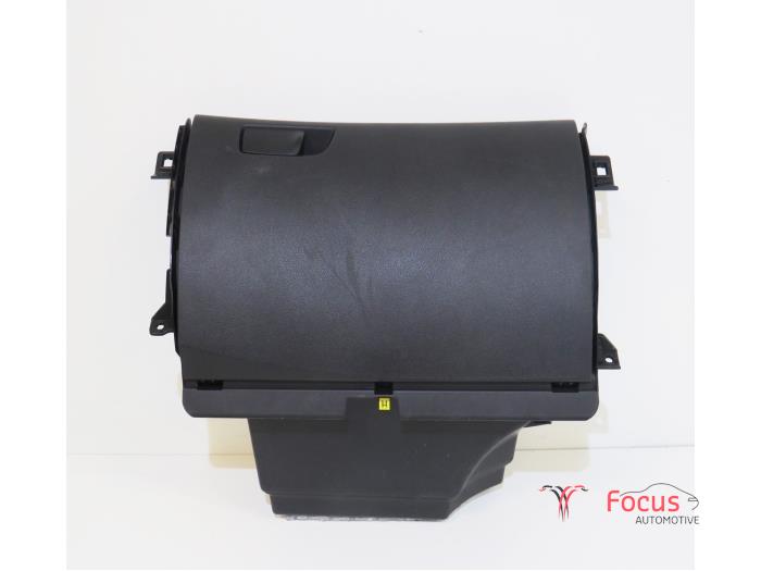 Begagnade Handskfack Renault Megane IV Estate (RFBK) 1.3 TCE 140 16V Pris € 40,00 Marginaltabell erbjuds av Focus Automotive