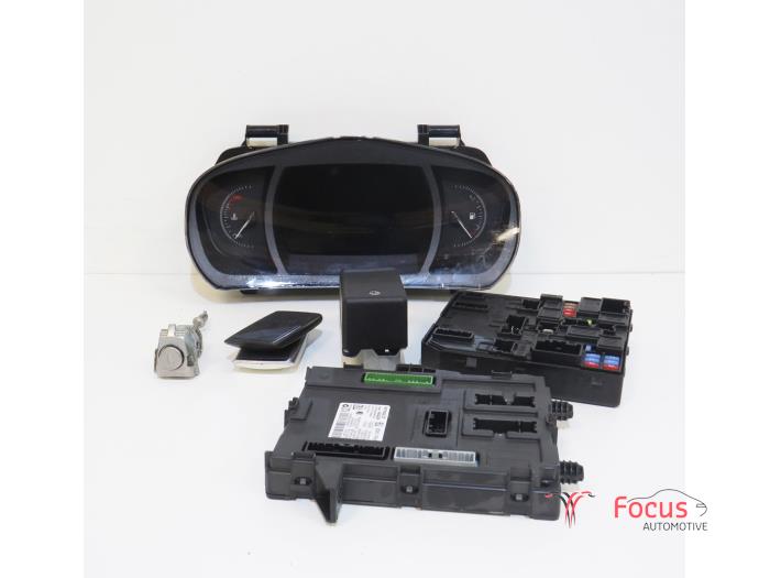Used Ignition lock + computer Renault Megane IV Estate (RFBK) 1.3 TCE 140 16V Price € 650,00 Margin scheme offered by Focus Automotive