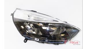 New Headlight, right Renault Clio IV (5R) 1.2 TCE 16V GT EDC Price € 272,25 Inclusive VAT offered by Focus Automotive
