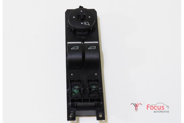 Usados Interruptor combinado de ventanillas Ford Fiesta 6 (JA8) 1.0 SCI 12V 80 Precio € 45,00 Norma de margen ofrecido por Focus Automotive