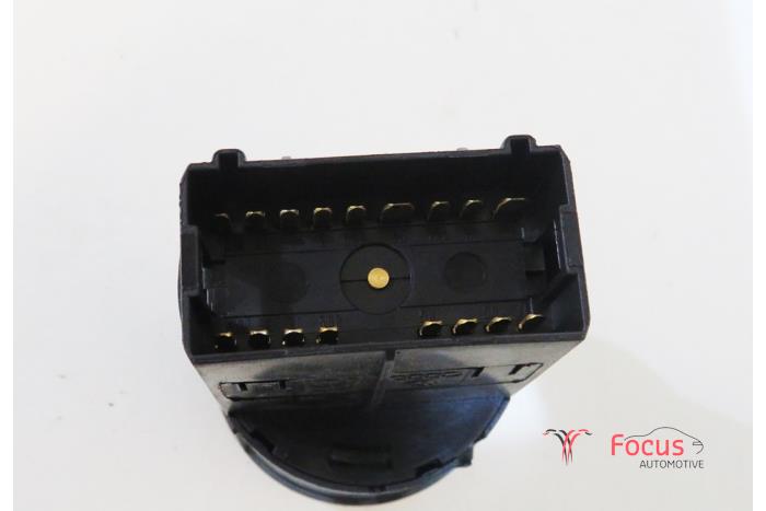 Light switch from a Skoda Fabia II Combi 1.2 TSI 2013