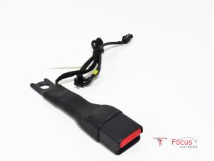 Used Front seatbelt buckle, right Peugeot 108 1.0 12V Price € 20,00 Margin scheme offered by Focus Automotive