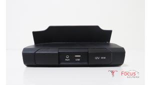 Używane Zlacze AUX/USB Kia Picanto (JA) 1.0 12V Cena € 20,00 Procedura marży oferowane przez Focus Automotive