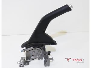 Usagé Levier frein à main Kia Picanto (JA) 1.0 12V Prix € 50,00 Règlement à la marge proposé par Focus Automotive