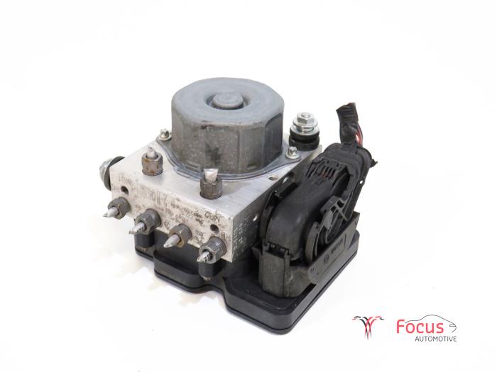 Begagnade ABS-pump Renault Captur I (2R) 1.5 Energy dCi 90 FAP Pris € 100,00 Marginaltabell erbjuds av Focus Automotive