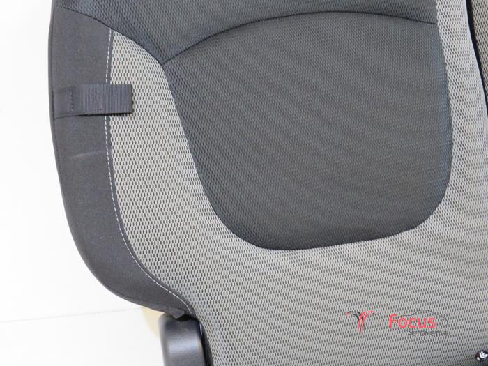 Rear bench seat from a Renault Captur (2R) 1.5 Energy dCi 90 FAP 2016
