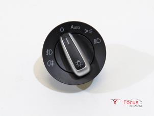 Usagé Commutateur lumière Volkswagen Scirocco (137/13AD) 1.4 TSI 160 16V Prix € 24,95 Règlement à la marge proposé par Focus Automotive