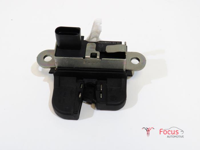 Tailgate lock mechanism from a Volkswagen Scirocco (137/13AD) 1.4 TSI 160 16V 2012