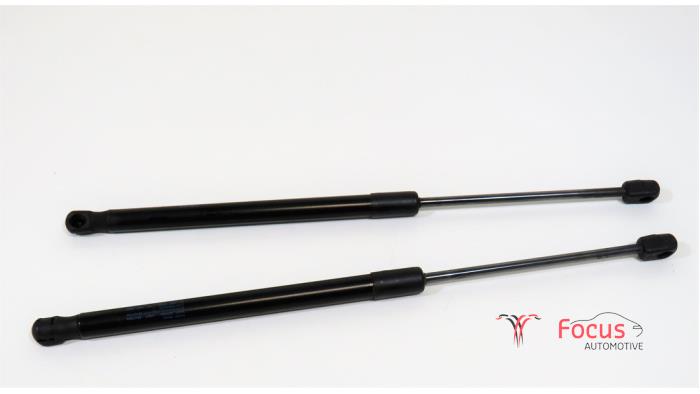 Set of tailgate gas struts from a Volkswagen Scirocco (137/13AD) 1.4 TSI 160 16V 2012