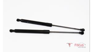 Used Set of tailgate gas struts Renault Clio IV Estate/Grandtour (7R) 0.9 Energy TCE 90 12V Price € 20,00 Margin scheme offered by Focus Automotive