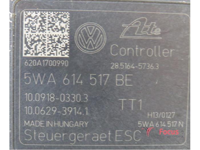 ABS pump from a Volkswagen Golf VIII Variant (GC5) 2.0 TDI BlueMotion 16V 2021