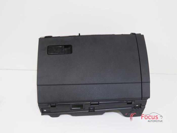 Begagnade Handskfack Volkswagen Golf VIII Variant (GC5) 2.0 TDI BlueMotion 16V Pris € 24,95 Marginaltabell erbjuds av Focus Automotive