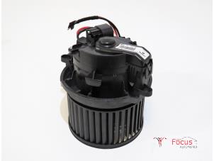 Usados Motor de ventilador de calefactor Renault Talisman Estate (RFDK) 1.6 dCi 130 Precio € 100,00 Norma de margen ofrecido por Focus Automotive