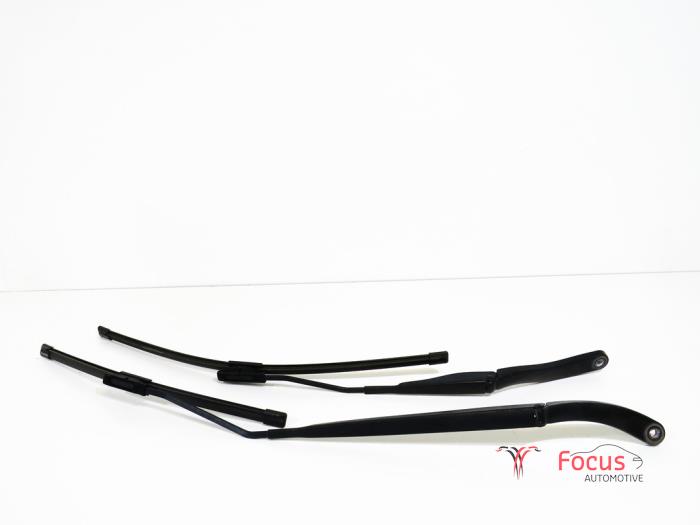 Front wiper arm from a Renault Talisman Estate (RFDK) 1.6 dCi 130 2019