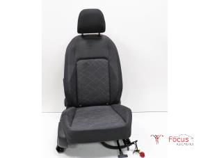 Używane Fotel prawy Volkswagen Golf VIII Variant (GC5) 2.0 TDI BlueMotion 16V Cena € 200,00 Procedura marży oferowane przez Focus Automotive