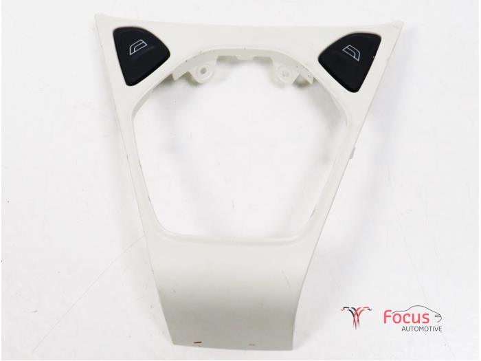 Usados Interruptor combinado de ventanillas Ford Ka II 1.2 Precio € 9,95 Norma de margen ofrecido por Focus Automotive