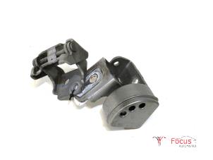 Used Front door hinge, right Peugeot 207 CC (WB) 1.6 16V Price € 15,00 Margin scheme offered by Focus Automotive