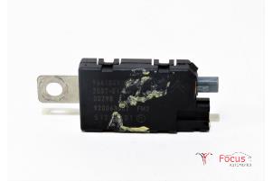 Used Antenna Amplifier Peugeot 207 CC (WB) 1.6 16V Price € 15,00 Margin scheme offered by Focus Automotive