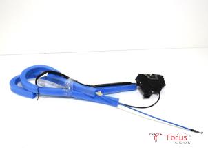 Used Sliding door lock mechanism, right Peugeot Boxer (U9) 2.0 BlueHDi 130 Price € 85,00 Margin scheme offered by Focus Automotive