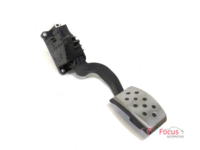 Throttle pedal position sensor Opel Corsa E 1.4 16V 13305804 B14XER