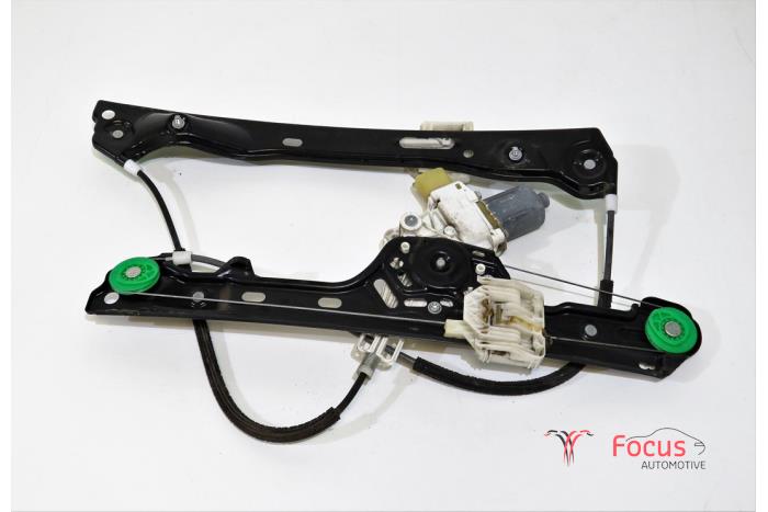 Window mechanism 4-door, front right from a BMW 1 serie (E87/87N) 118d 16V 2006